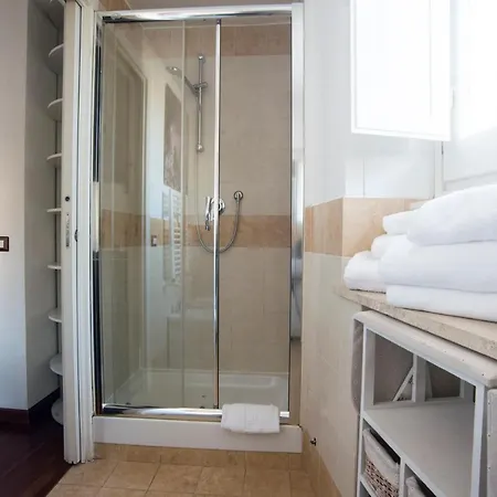 Navona New Charme Art アパート