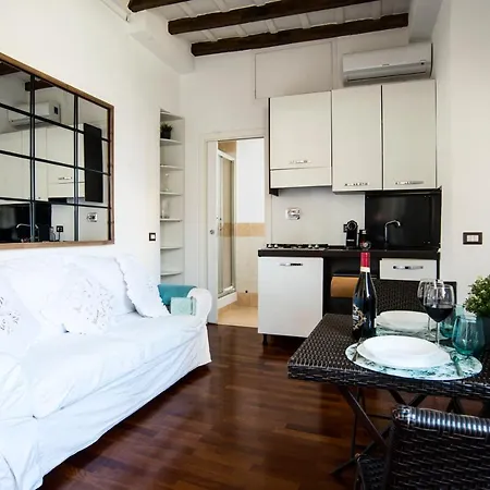 Navona New Charme Art アパート